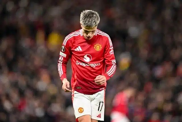 Alejandro Garnacho of Manchester United reacts after missing a goal attempt
