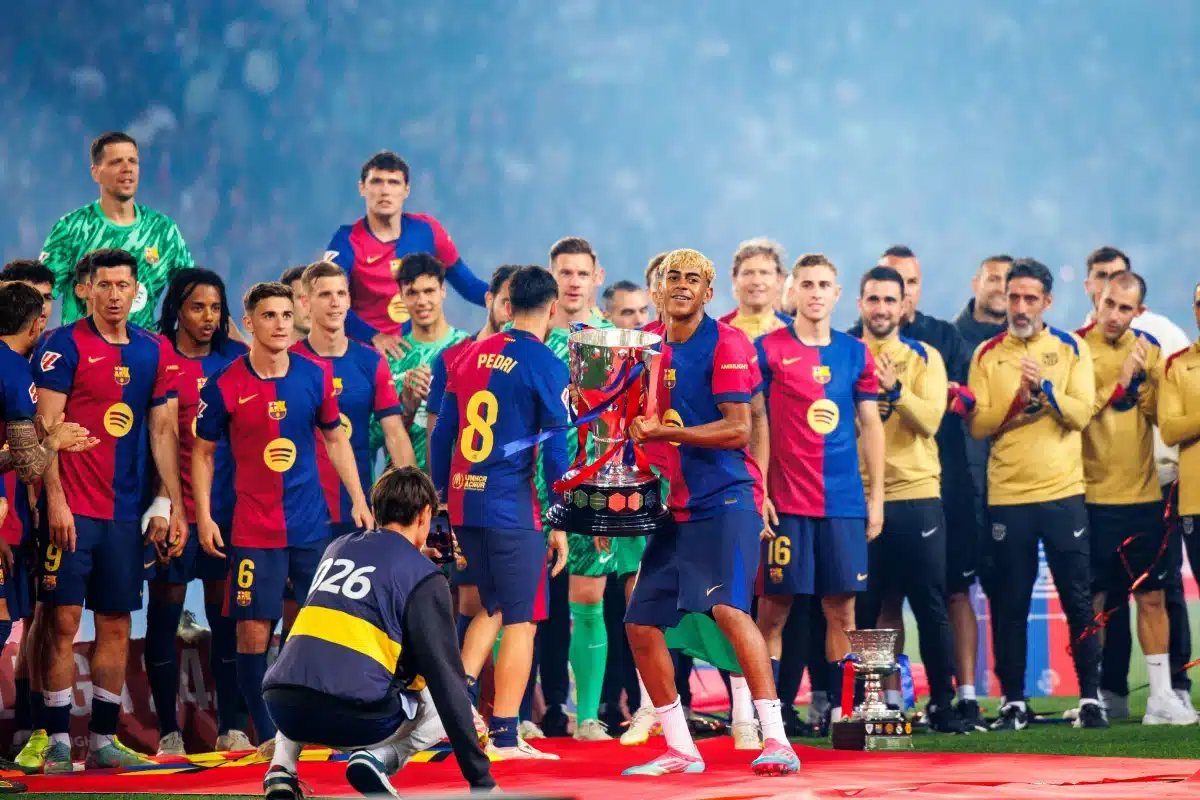 Barcelona players celebrate the title consecution after the LaLiga EA Sports match between FC Barcelona and Villarre