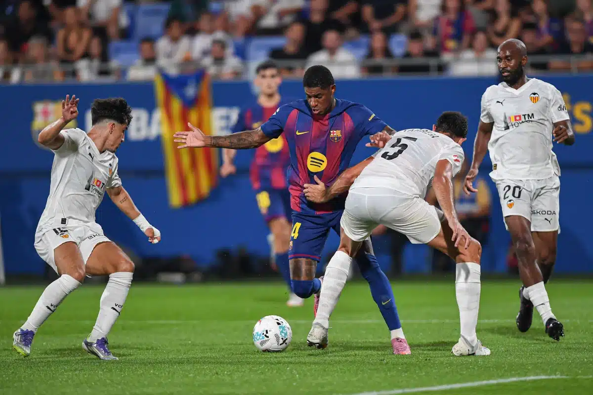 Marcus Rashford of FC Barcelona dribbles Cesar Tarrega of Valencia, 2025